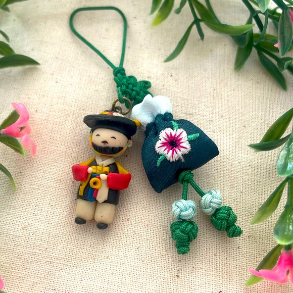 Traditional Korean Hanbok Man Keychain Purse Charm with Mini Pouch NEW - Picture 5 of 12